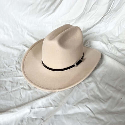 Vintage western cowboy hat in beige with a dark band detail, perfect for festivals and outdoor adventures.